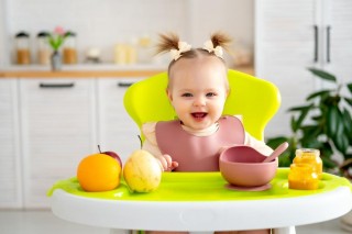 Bé 6 tháng tuổi ăn được trái cây nào ? Ảnh minh họa