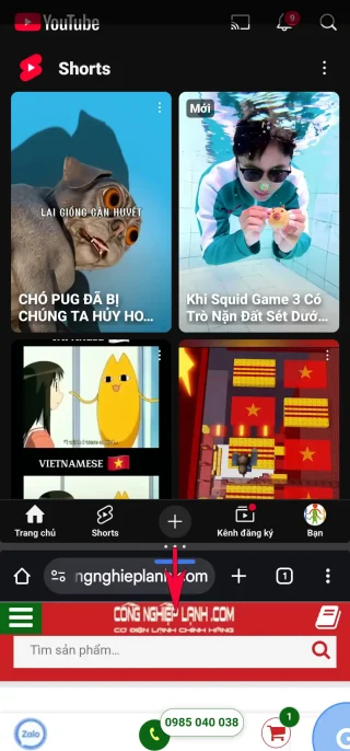 Nhấn giữ và kéo ngay vị trí vạch chia (dấu 3 chấm) để tùy chỉnh kích thước màn hình