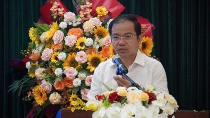 Phó Giáo sư, Tiến sĩ Vũ Tuấn Hưng, Viện trưởng Viện Khoa học xã hội vùng Nam Bộ phát biểu tại hội thảo.