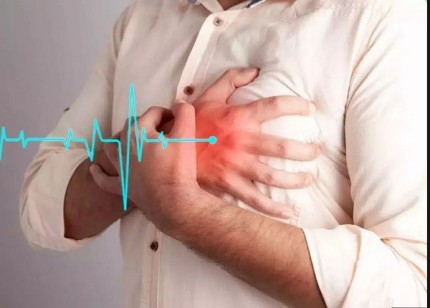 Người mắc bệnh tim thường xuất hiện triệu chứng khó thở kể cả khi không hoặc phải gắng sức.