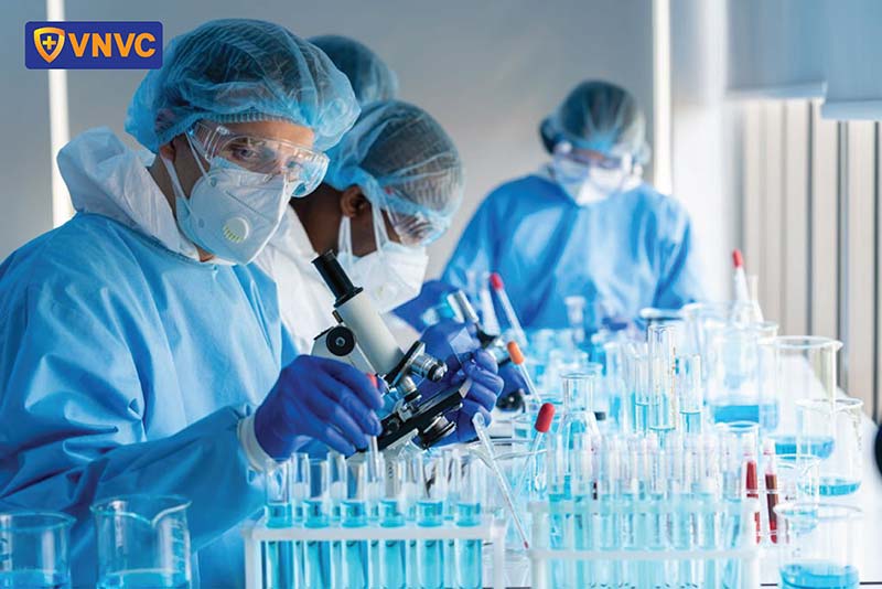 Nhiệt độ bảo quản vắc xin: 3 tiêu chuẩn nghiêm ngặt 1 ắc xin hoạt động bằng cách tạo ra sự miễn dịch cho cơ thể trước khi bị nhiễm bệnh, áp dụng các nguyên tắc tương tự như cách tự bảo vệ của cơ thể.