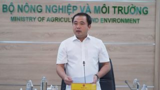 Quyền Bộ trưởng Nông nghiệp và Môi trường Trần Đức Thắng chủ trì cuộc họp với các hiệp hội ngành lúa gạo. Ảnh: Báo Nhân Dân