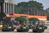 Phóng viên AFP chụp đội hình xe tăng T-55 di chuyển qua quảng trường Ba Đình trong lễ diễu binh ngày 2/9. Ảnh: AFP