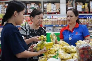 Bộ Tài chính giữ nguyên nguyên tắc giảm trừ gia cảnh, không phân biệt vùng miền hay mức sống. Ảnh: Ngọc Lê