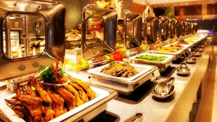 Một quầy buffet ở Mỹ. Ảnh: The Atlantic