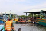 Đồn biên phòng Thanh Hải tổ chức tuần tra tàu cá vào bến tại cảng Phú Hài, phường Phú Thủy (tỉnh Lâm Đồng). Ảnh: Nguyễn Thanh/TTXVN