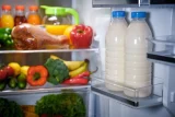 Cánh tủ lạnh không phải nơi phù hợp để bảo quản sữa