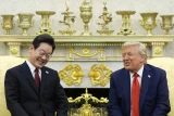 Tổng thống Donald Trump (phải) gặp người đồng cấp Hàn Quốc Lee Jae-myung tại Nhà Trắng ngày 25/8. Ảnh: AP