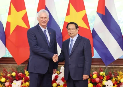 Việt Nam sẽ tiếp tục hỗ trợ Cuba về an ninh lương thực 1 Thủ tướng Phạm Minh Chính bắt tay Bí thư thứ nhất, Chủ tịch Cuba Miguel Diaz Canel trước cuộc hội kiến hôm 2/9. Ảnh: Giang Huy