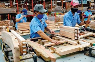 Để duy trì được xuất khẩu gỗ, các doanh nghiệp cần tăng cường nội lực, đầu tư vào các khâu có giá trị gia tăng cao nhằm nâng cao năng lực cạnh tranh.