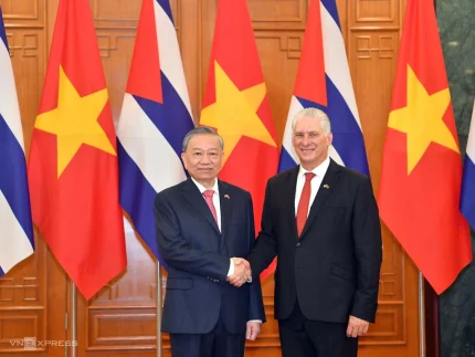 Việt Nam trao tặng Cuba 385 tỷ đồng 2 Tổng Bí thư Tô Lâm và Bí thư thứ nhất, Chủ tịch Cuba Miguel Diaz-Canel Bermudez trong cuộc gặp ngày 1/9. Ảnh: Giang Huy