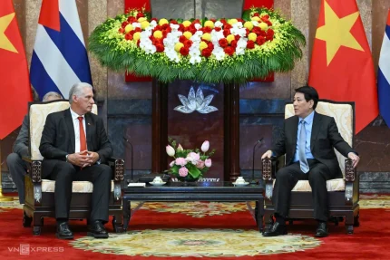 Việt Nam trao tặng Cuba 385 tỷ đồng 3 Bí thư thứ nhất, Chủ tịch Cuba Miguel Diaz-Canel Bermudez hội kiến Chủ tịch nước Lương Cường ngày 1/9. Ảnh: Giang Huy