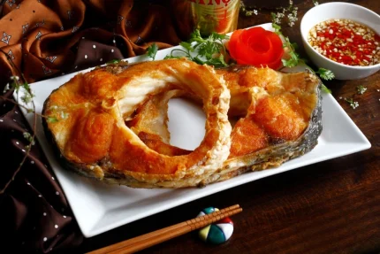 Cá rán nếu đậy kín sau khi nấu sẽ mềm ỉu, có mùi tanh. Ảnh: Bùi Thủy