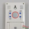 Treo lên tường bằng vít hoặc nam châm