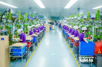 Nghệ An xuất khẩu gần 3,3 tỷ USD trong 9 tháng năm 2025 đến 145 quốc gia, vùng lãnh thổ 1 Trong cơ cấu hàng hóa xuất khẩu, nhóm sản phẩm chế biến tiếp tục giữ vai trò chủ lực, đạt khoảng 2,758 tỷ USD. Ảnh: Thành Duy