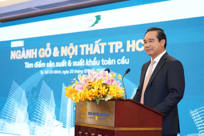 TP.HCM chiếm 50% kim ngạch xuất khẩu gỗ cả nước 1 Chủ tịch UBND TP.HCM đề nghị phát huy vai trò "ba nhà" để biến TP.HCM trở thành Trung tâm đồ gỗ toàn cầu.