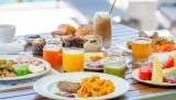 Bữa sáng không chỉ cần nhanh gọn mà còn phải đầy đủ chất dinh dưỡng (Ảnh: Healthshots)