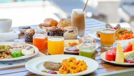 Bữa sáng không chỉ cần nhanh gọn mà còn phải đầy đủ chất dinh dưỡng (Ảnh: Healthshots)