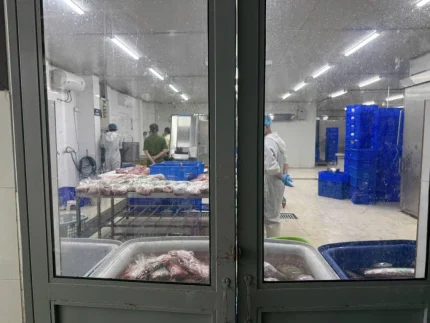 Bên trong xưởng sản xuất thịt bò giả. Ảnh: Công an cung cấp