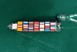Một tàu chở các container hàng xuất khẩu ở Trung Quốc - Ảnh: AFP