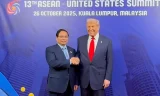 Việt - Mỹ công bố tuyên bố chung về Hiệp định thương mại đối ứng 1 Thủ tướng Phạm Minh Chính gặp Tổng thống Mỹ Donald Trump nhân dự Hội nghị Cấp cao ASEAN - Mỹ lần thứ 13, ngày 26/10, tại Kuala Lumpur, Malaysia. Ảnh: TTXVN