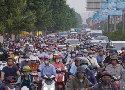 Đề xuất nghiên cứu hoán cải xe máy chạy xăng sang điện 1 Hàng nghìn xe máy trên đường Cộng Hòa, TP HCM. Ảnh: Giang Anh