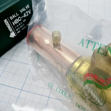 Van chặn bi tích hợp ti sạc tiện dụng