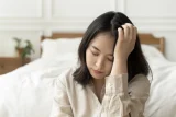 Thường xuyên mệt mỏi ngay cả khi đã nghỉ ngơi đầy đủ là một trong những biểu hiện của việc thiếu hụt vitamin D.