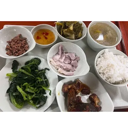 Không nên ăn tối muộn để tránh đột quỵ. Ảnh: Quang Minh.