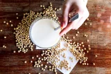Thực phẩm từ đậu nành được cho là thực phẩm giàu protein và axit béo thiết yếu - Ảnh: TL