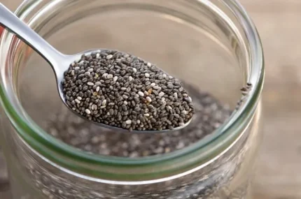 Nước hạt chia có thực sự giúp giảm cholesterol 1 Nước hạt chia được nhiều người tin giúp giảm cholesterol. Ảnh: Thùy Dương