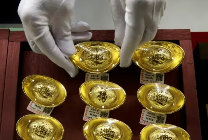 Trung Quốc nhập khẩu lượng vàng kỷ lục 1 Vàng hình thỏi nguyên bảo tại một cửa hàng ở Bắc Kinh (Trung Quốc)ảnh: reuters